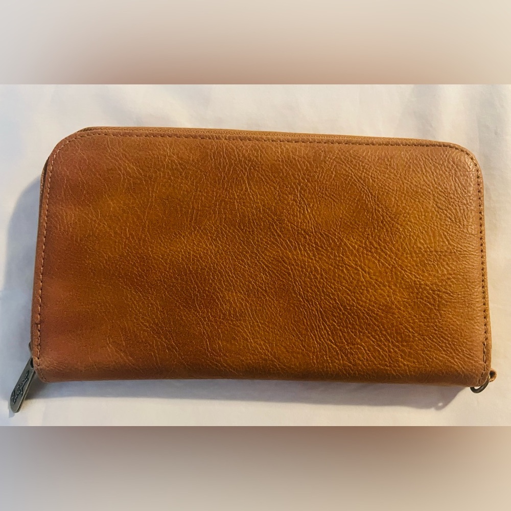 New Thirty-One Caramel Distressed Pebble All About the Benjamins Wallet